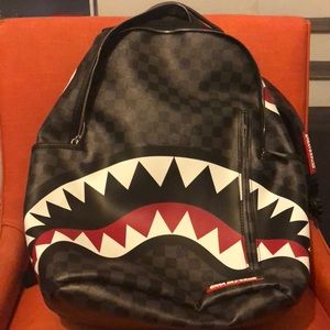 Sprayground shark in Paris black